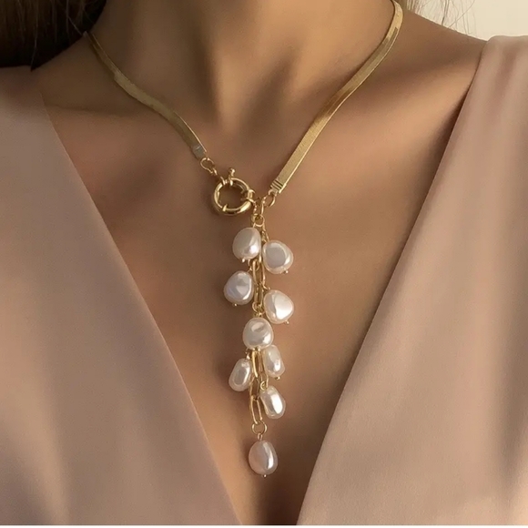 Fashion Jewelry Jewelry - Gold Pearl Drop Necklace